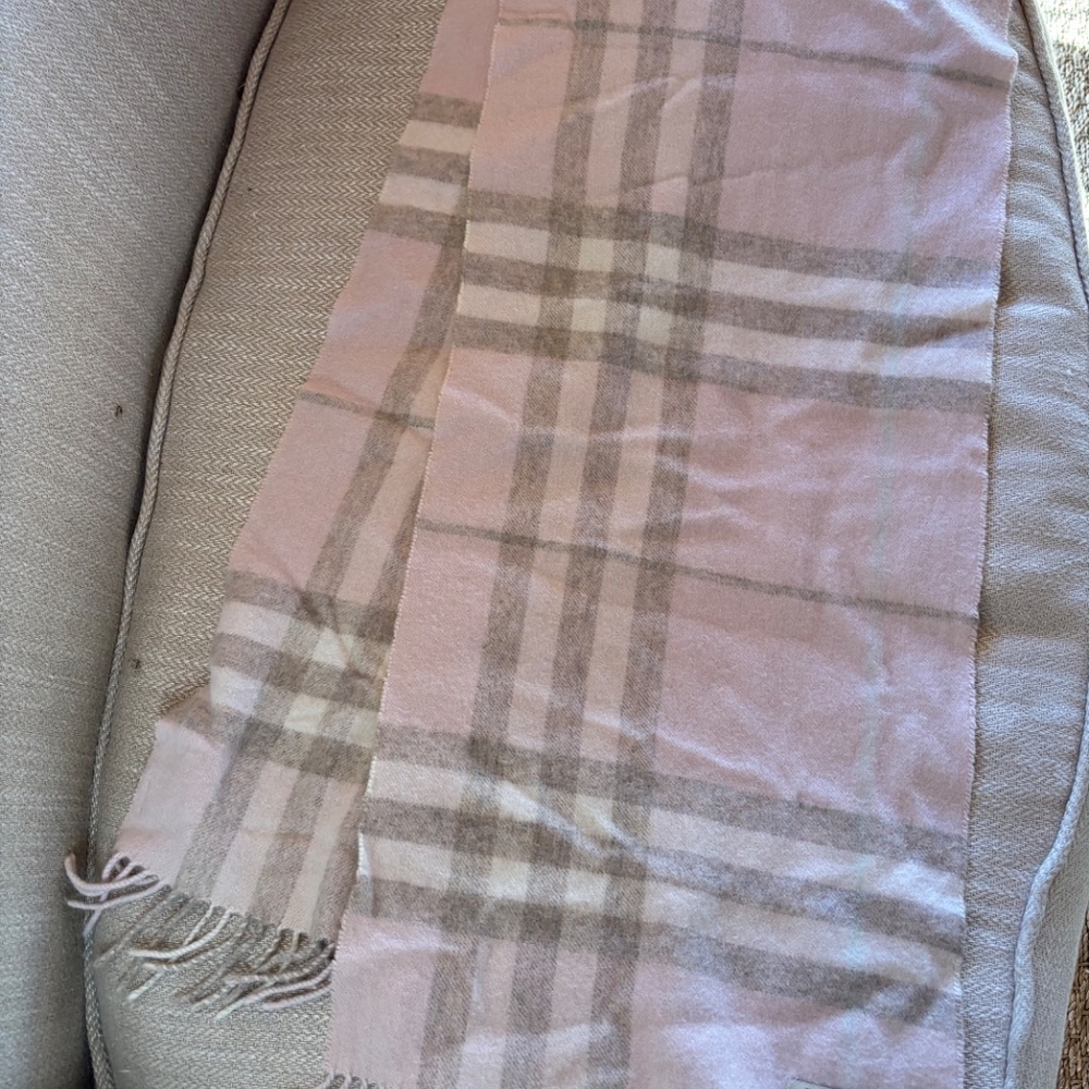 Burberry pink plaid cashmere scarf - Picture 3 of 4